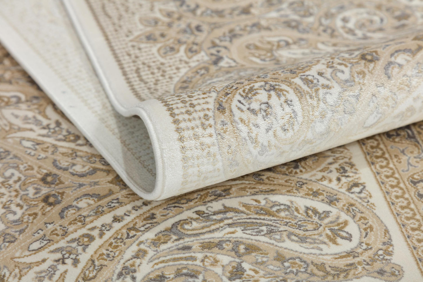 7x10 ft, Beige Classic Silk Rug with paisley desing on the border, fine fringes