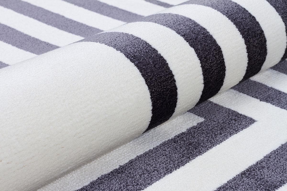 5x7 ft, Modern Geometric Bamboo Silk Rug – Minimalist Border Design