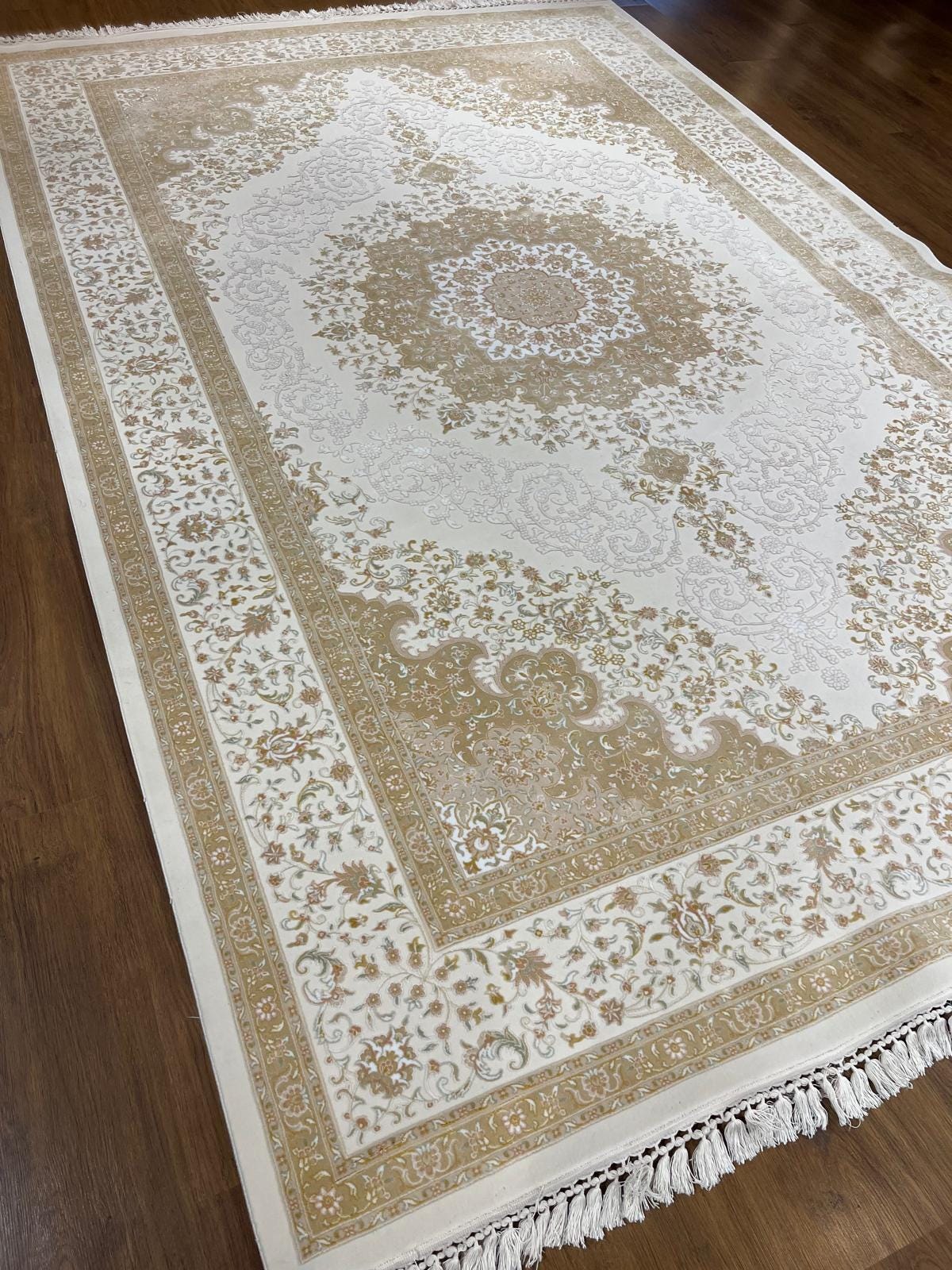 7x10 ft, Beige Classic medaliion Bamboo Rug with fine Fringes