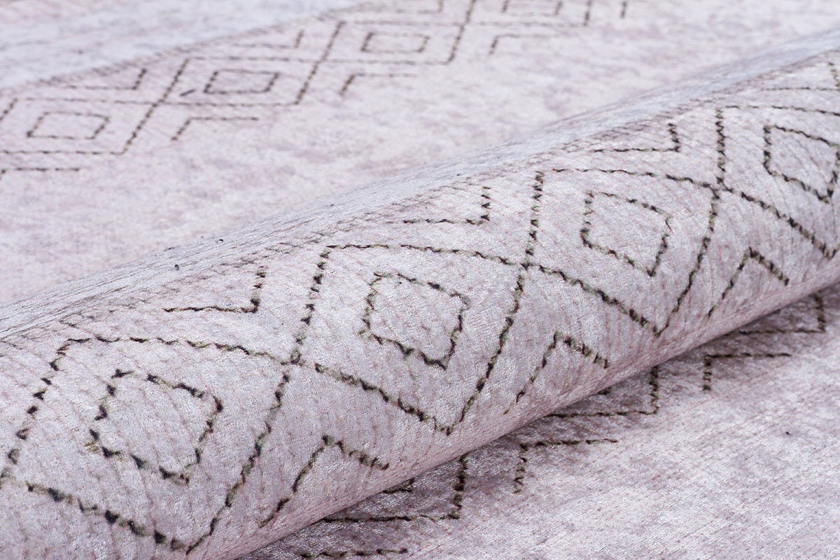 Washable Boho Area Rug – Distressed Diamond Tribal Pattern, Cream Gray Carpet