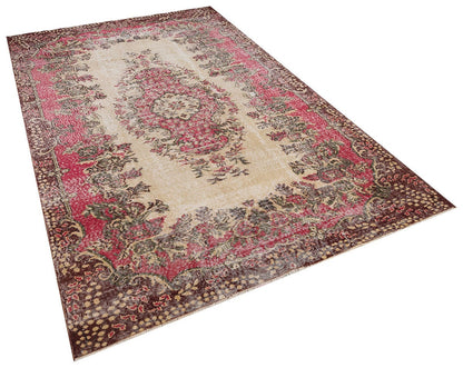 Vintage Turkish Wool Rug (5.7x9.1 ft): Handmade Anatolian Persian Design