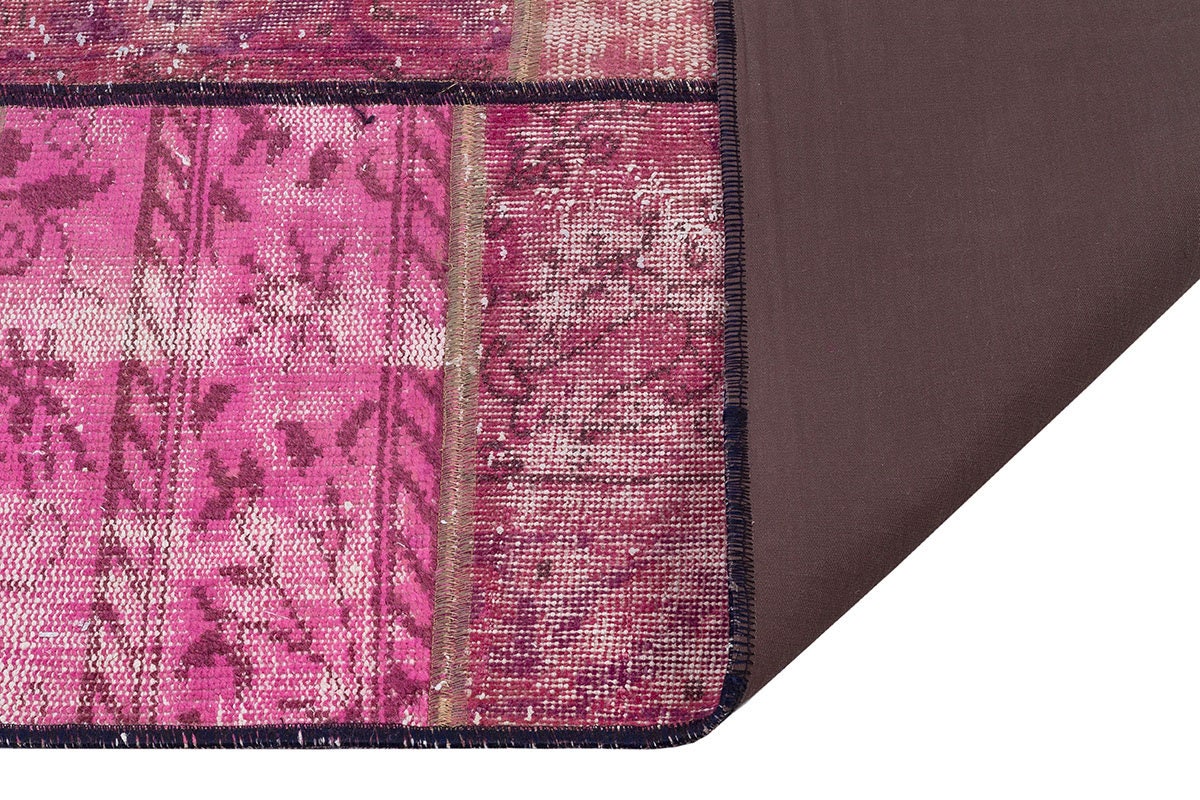 Handmade Pink Patchwork Wool Rug: Bohemian Area Rug (4.4x6.8 ft)