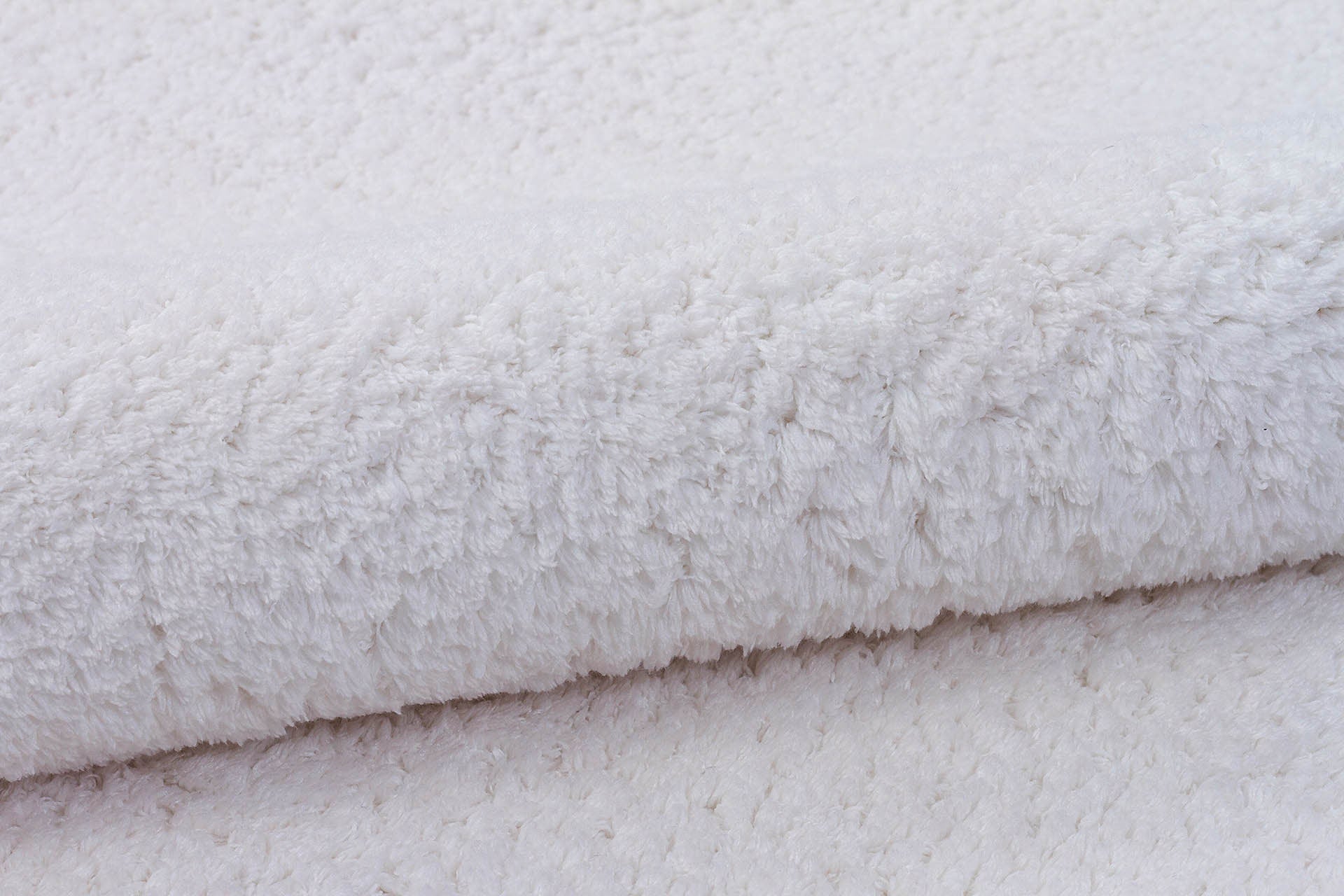 Fluffy White Cotton Rug: Modern Shag Carpet