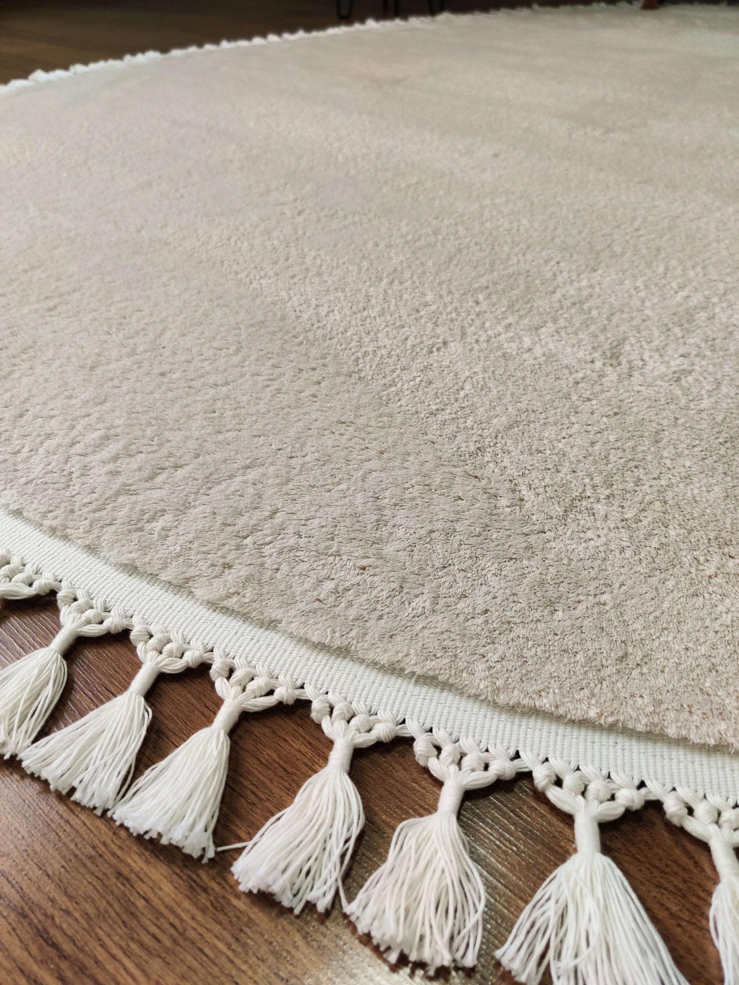 Fluffy Cream Rug: Modern Oval Cotton Carpet with Tassels
