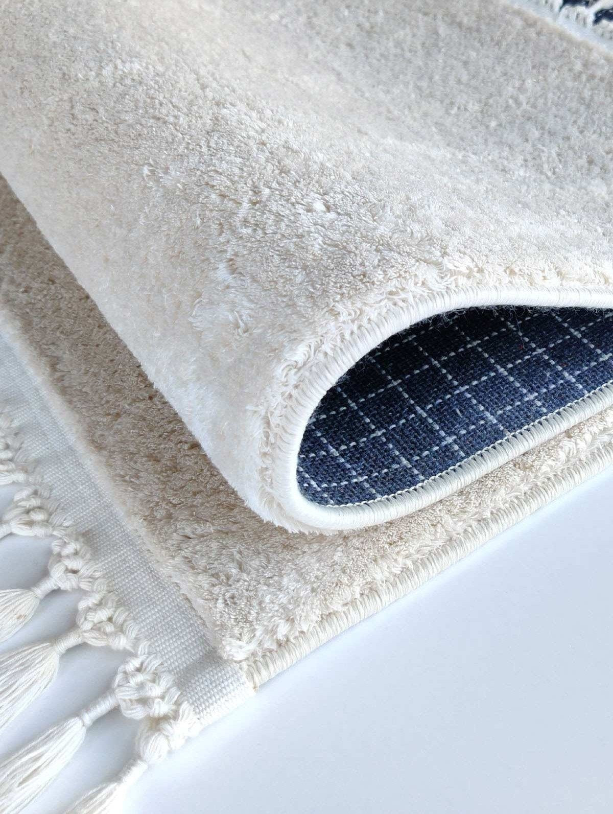 Fluffy White Cotton Rug: Modern Shag Carpet