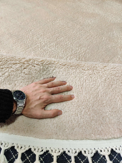 Fluffy Cream Rug: Modern Oval Cotton Carpet with Tassels