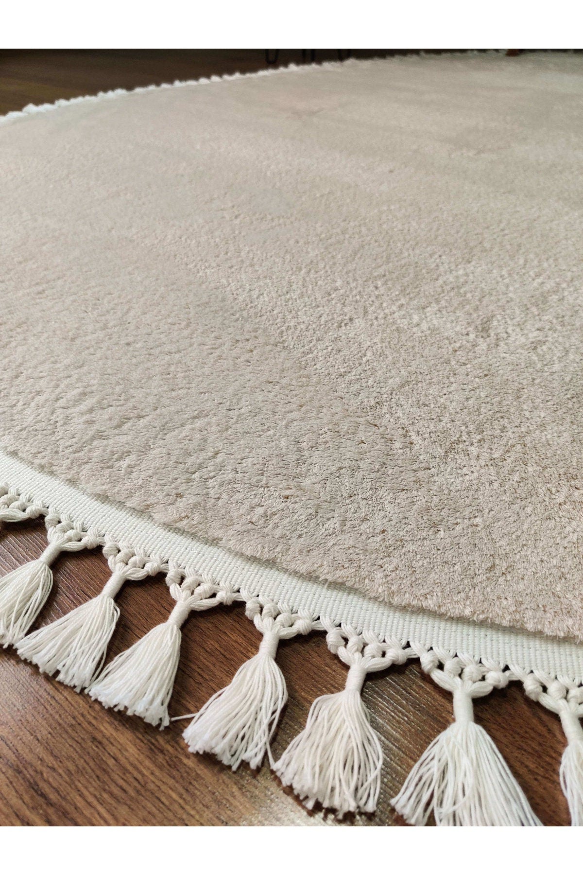 Fluffy Cream Rug: Modern Cotton Carpet with Tassels