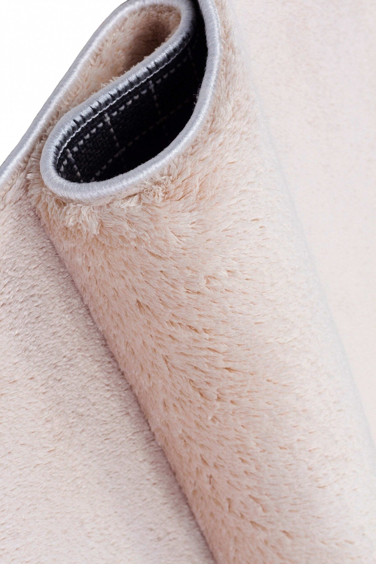 Fluffy Cream Rug: Modern Cotton Carpet with Tassels