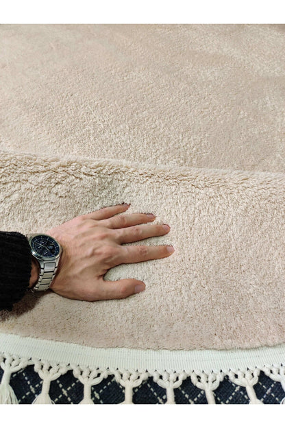 Fluffy Cream Rug: Modern Cotton Carpet with Tassels