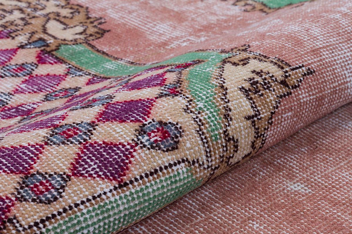Vintage Turkish Wool Rug (5.3x8.6 ft): Handmade Anatolian Persian Design