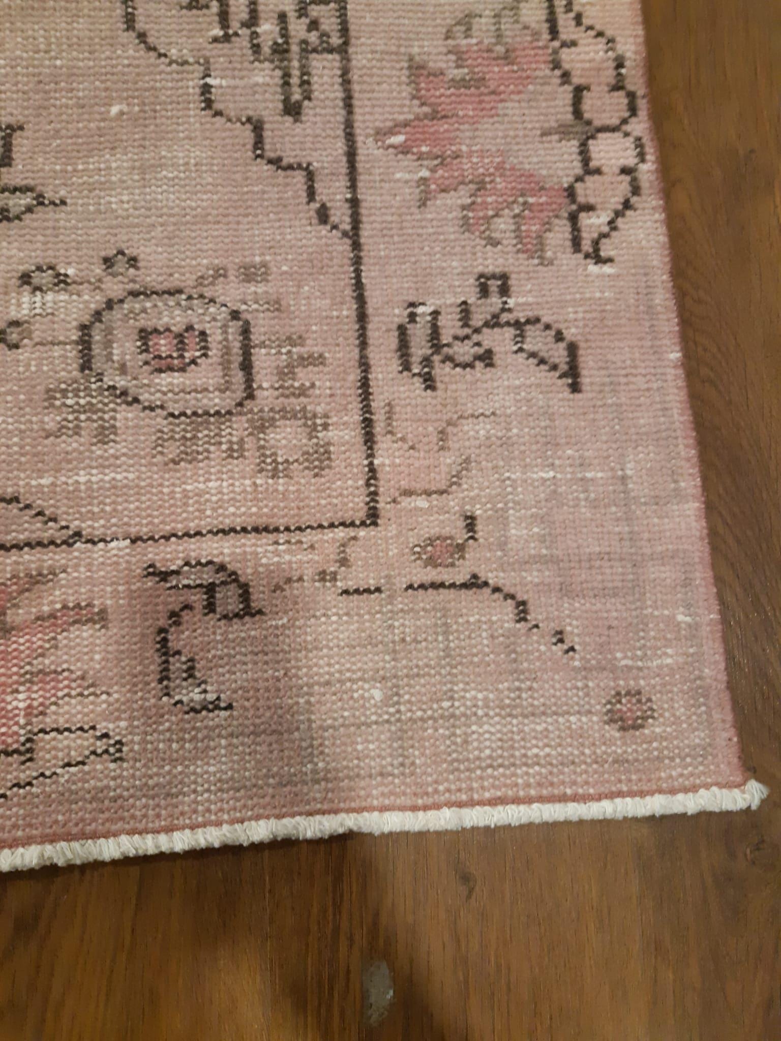 Vintage Turkish Wool Rug (4.8x9 ft): Handmade Anatolian Bohemian Area Rug