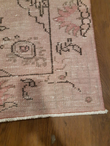 Vintage Turkish Wool Rug (4.8x9 ft): Handmade Anatolian Bohemian Area Rug
