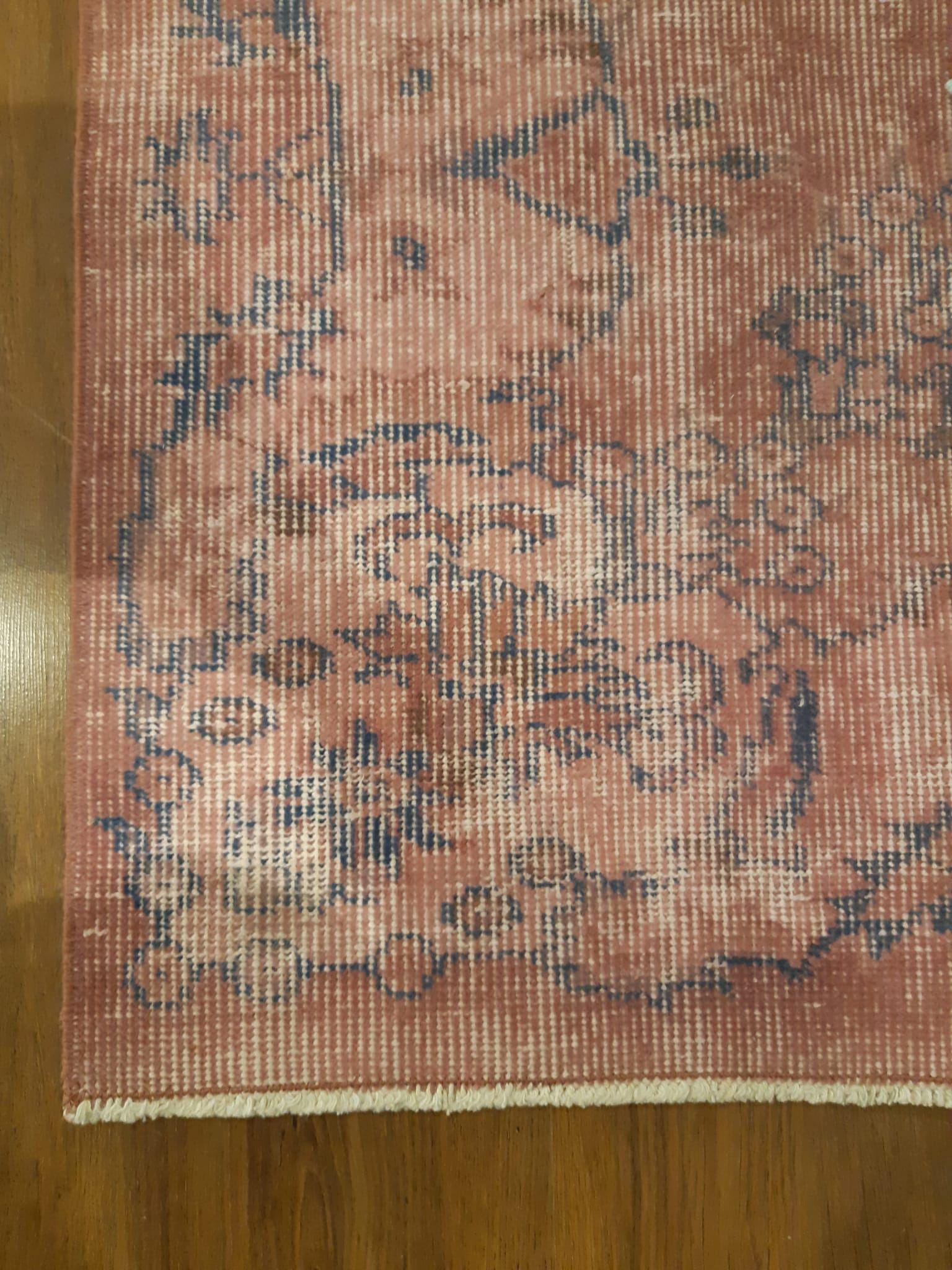 Vintage Turkish Wool Rug (5.8x9.5 ft): Handmade Anatolian Persian Design