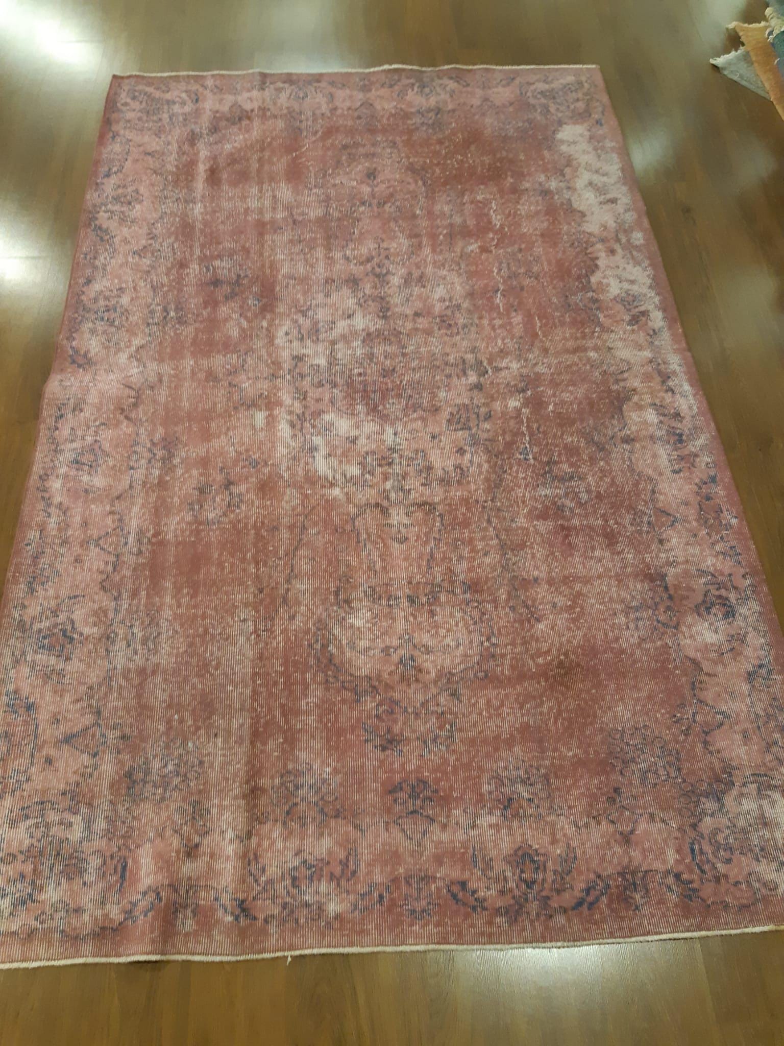 Vintage Turkish Wool Rug (5.8x9.5 ft): Handmade Anatolian Persian Design