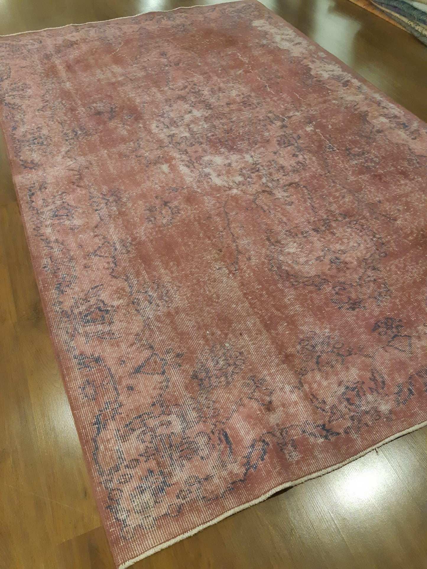 Vintage Turkish Wool Rug (5.8x9.5 ft): Handmade Anatolian Persian Design