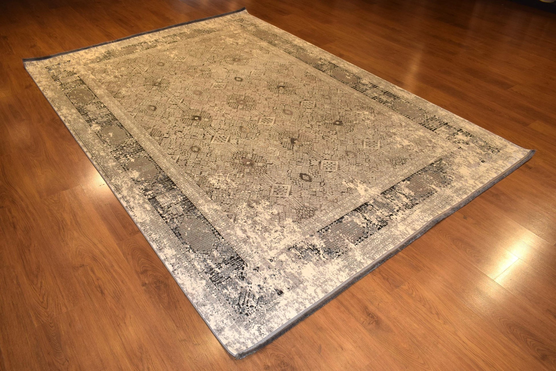 7x10 ft, Distressed Classic black Rug: Bamboo carpet with fine Fringes