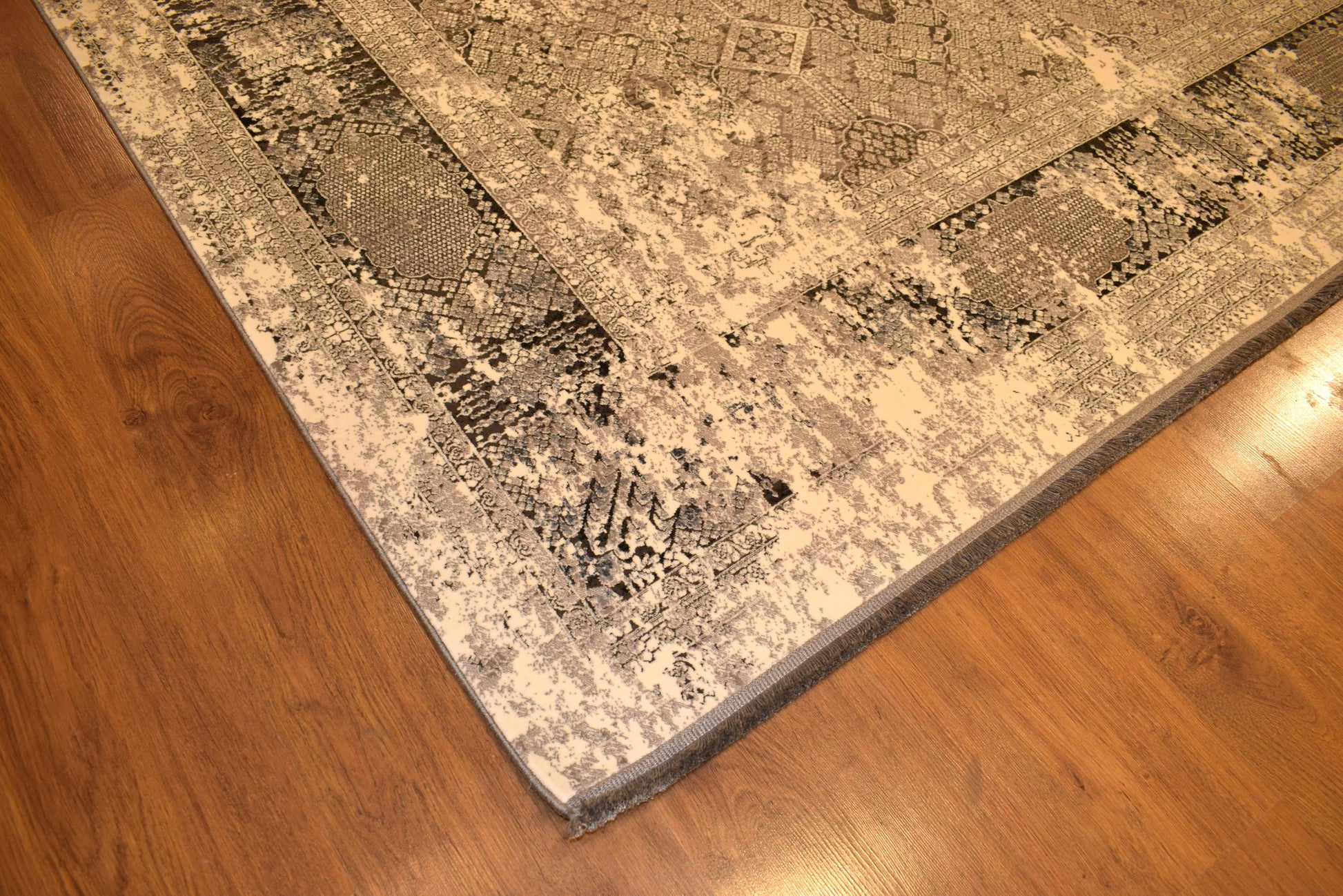 7x10 ft, Distressed Classic black Rug: Bamboo carpet with fine Fringes