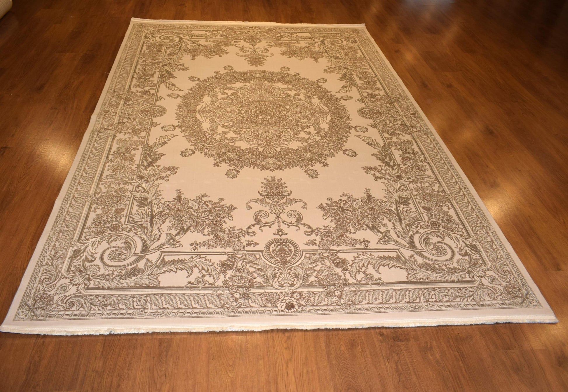 7x10 ft, Classic beige medallion Bamboo Rug with fine Fringes