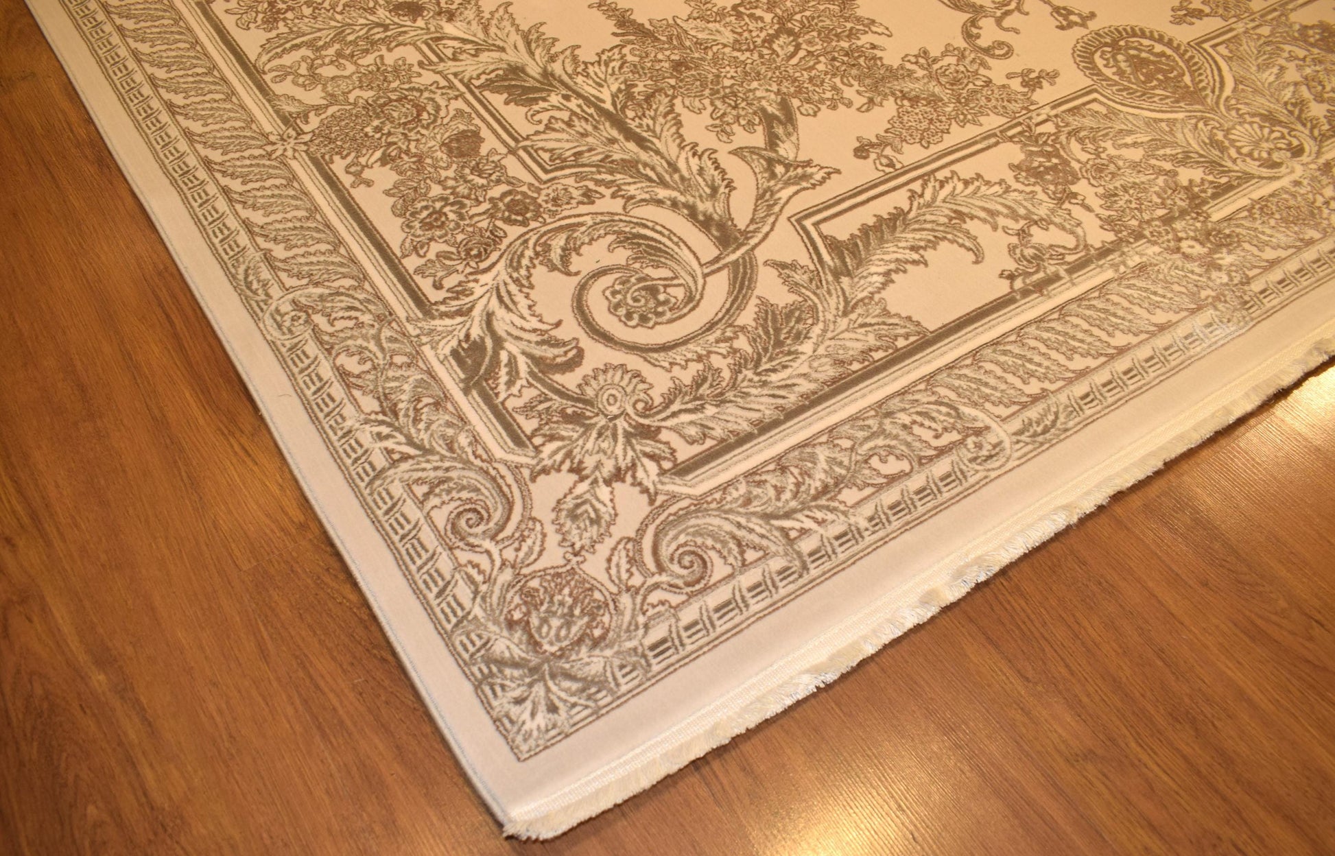 7x10 ft, Classic beige medallion Bamboo Rug with fine Fringes