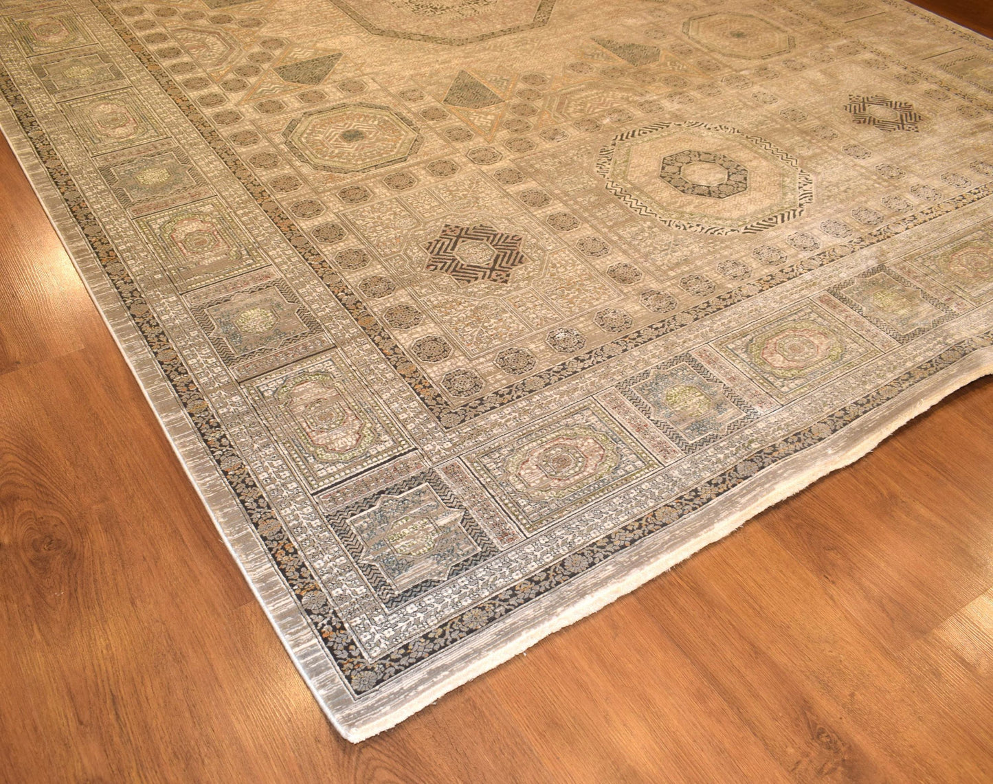 7x10 ft, Distressed Turkish Rug : Classic Bamboo carpet with fine Fringes