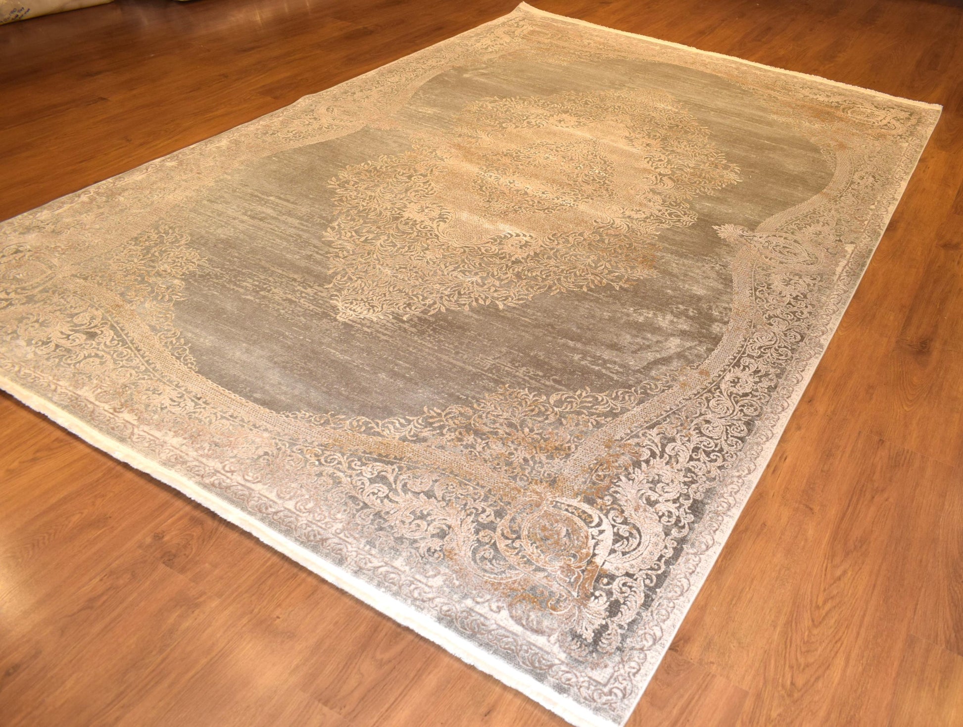 7x10 ft, Distressed Gray Rug: Viscose yarn, Medallion design carpet with Fringes