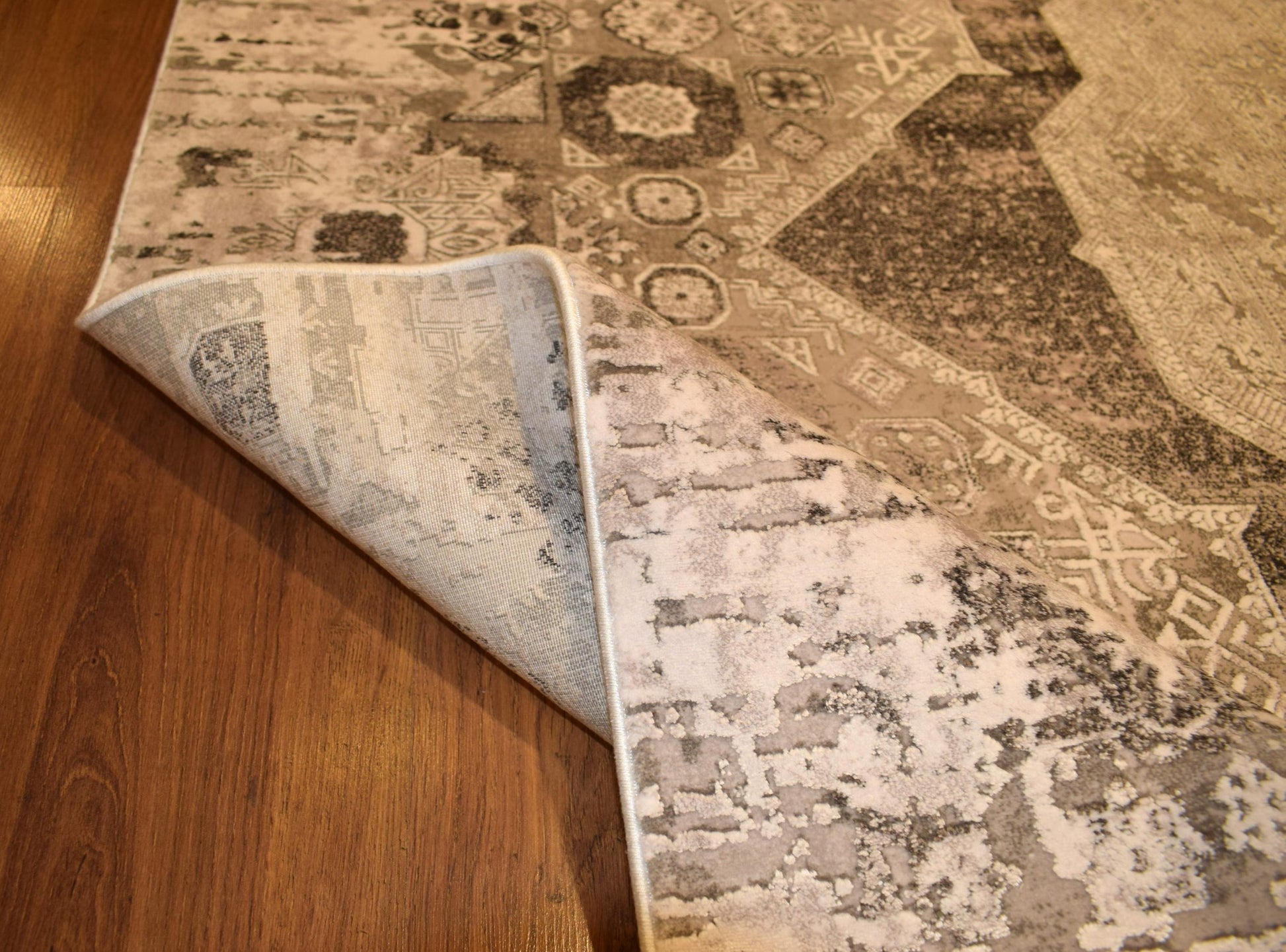 7x10 ft, Gray Classic Mamluk Rug made with Bamboo yarn with Fringes