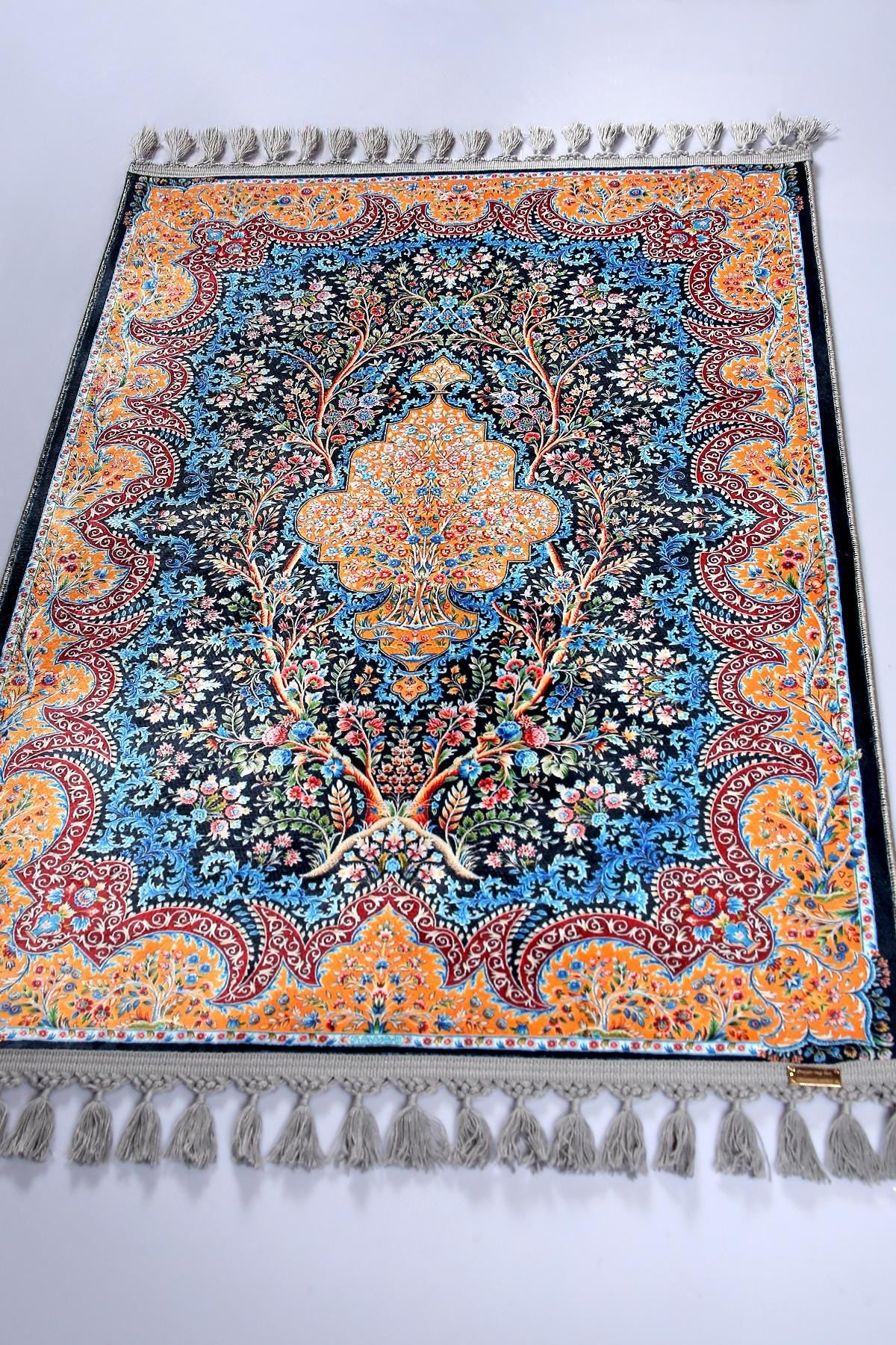 Turkish Prayer Rug, Traditional Ottoman Design Seccade