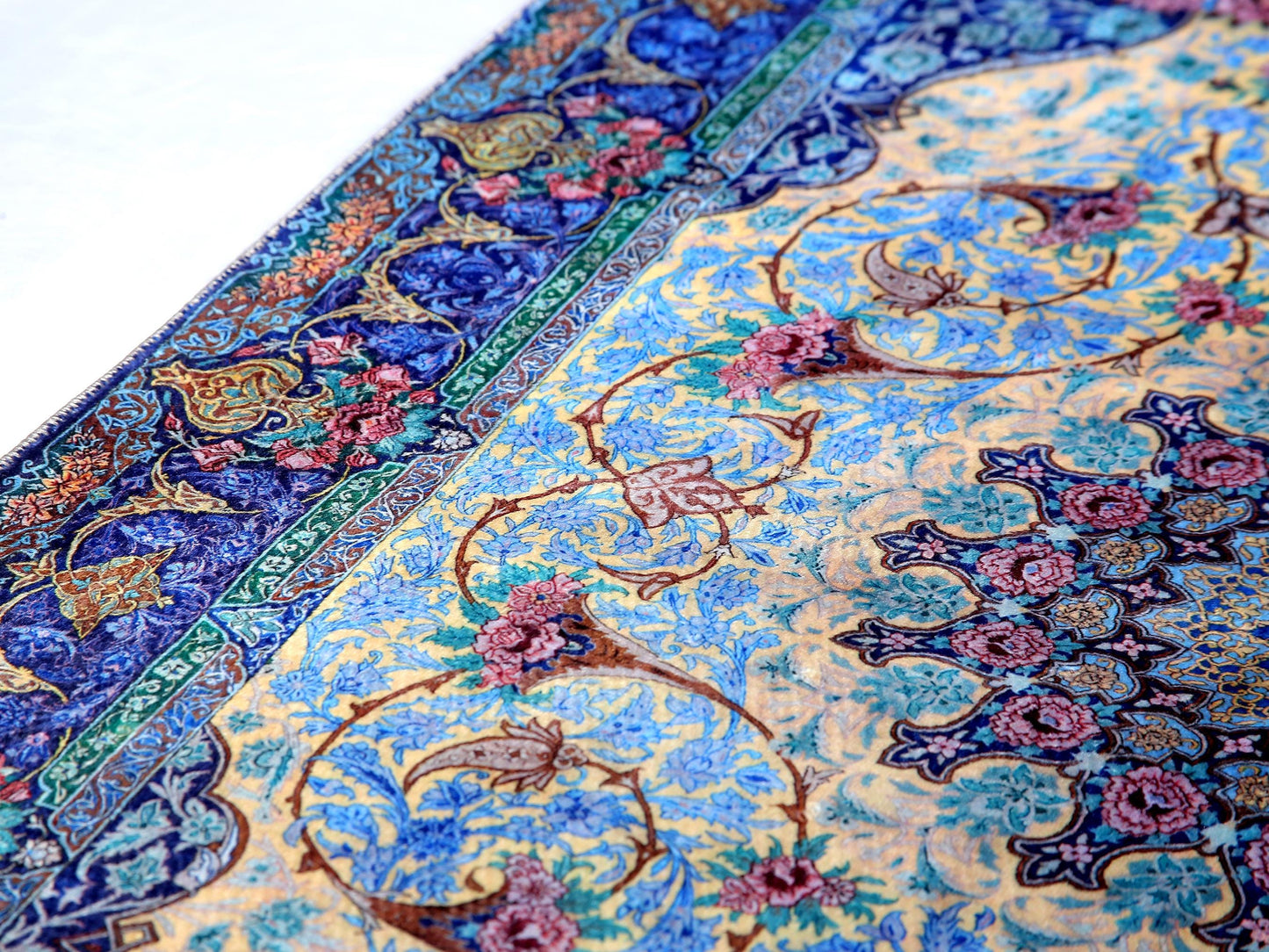 Turkish Prayer Rug, Traditional Ottoman Design Seccade