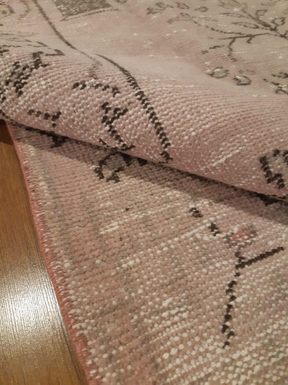 Vintage Turkish Wool Rug (4.8x9 ft): Handmade Anatolian Bohemian Area Rug