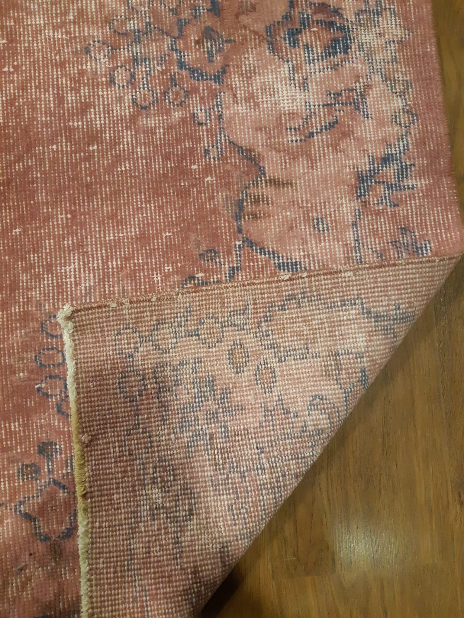 Vintage Turkish Wool Rug (5.8x9.5 ft): Handmade Anatolian Persian Design