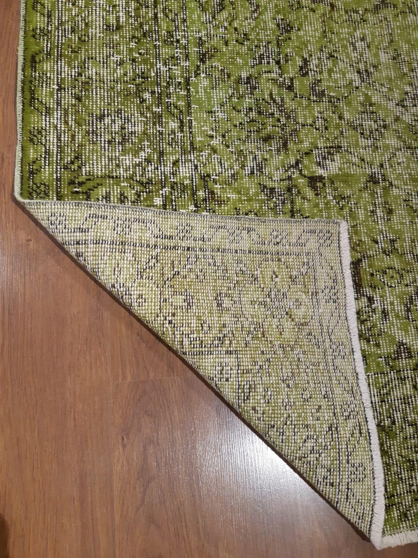 Handmade Green Wool Vintage Rug: 6x9 ft