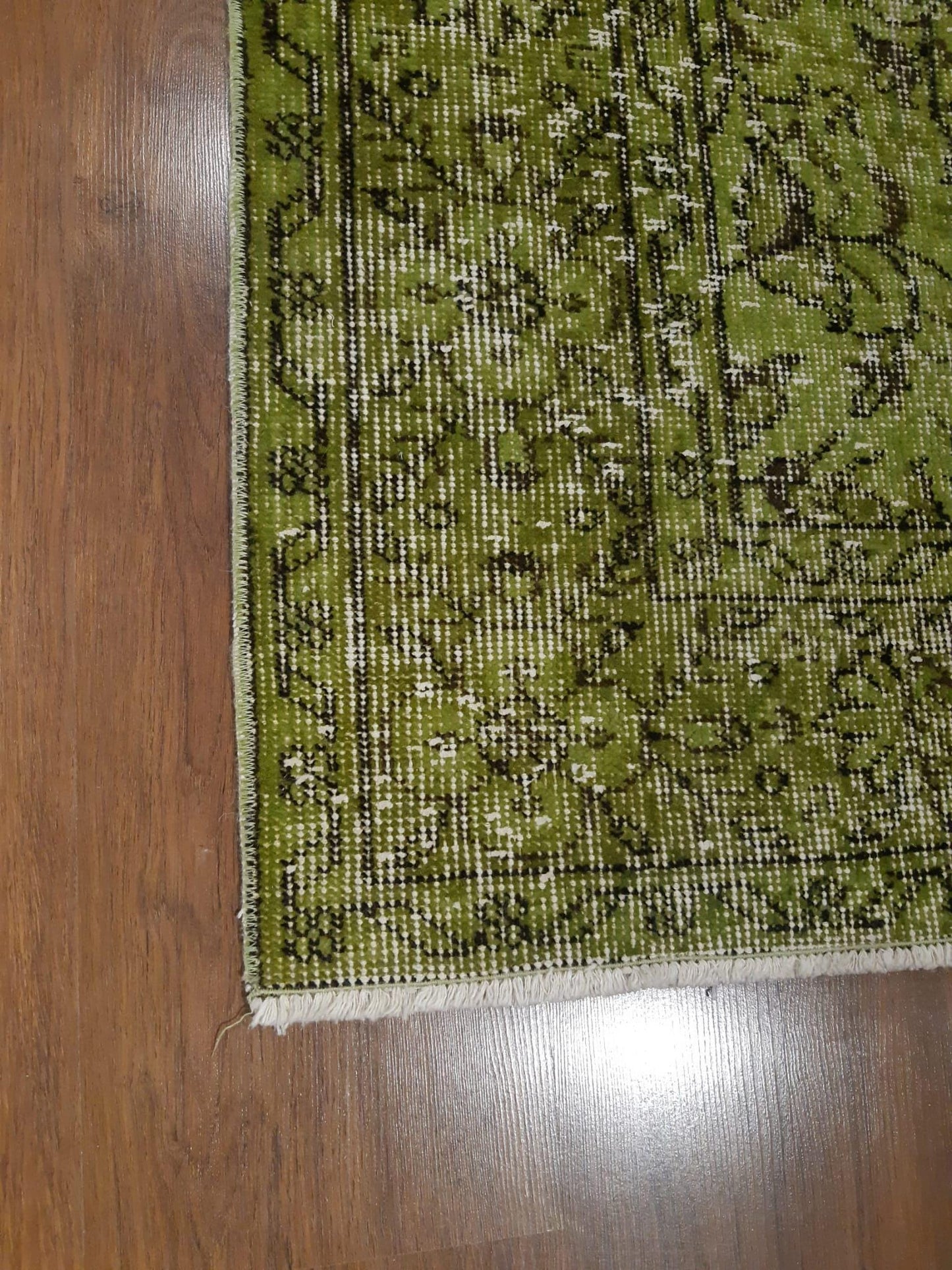 Handmade Green Wool Vintage Rug: 6x9 ft