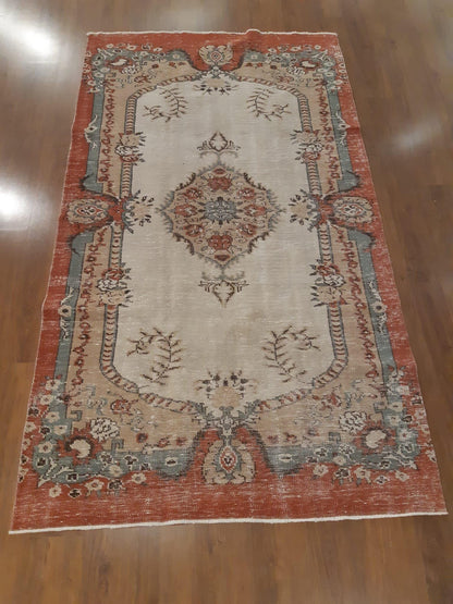 Vintage Turkish Wool Rug (5.1x8.9 ft): Handmade Anatolian Persian Design