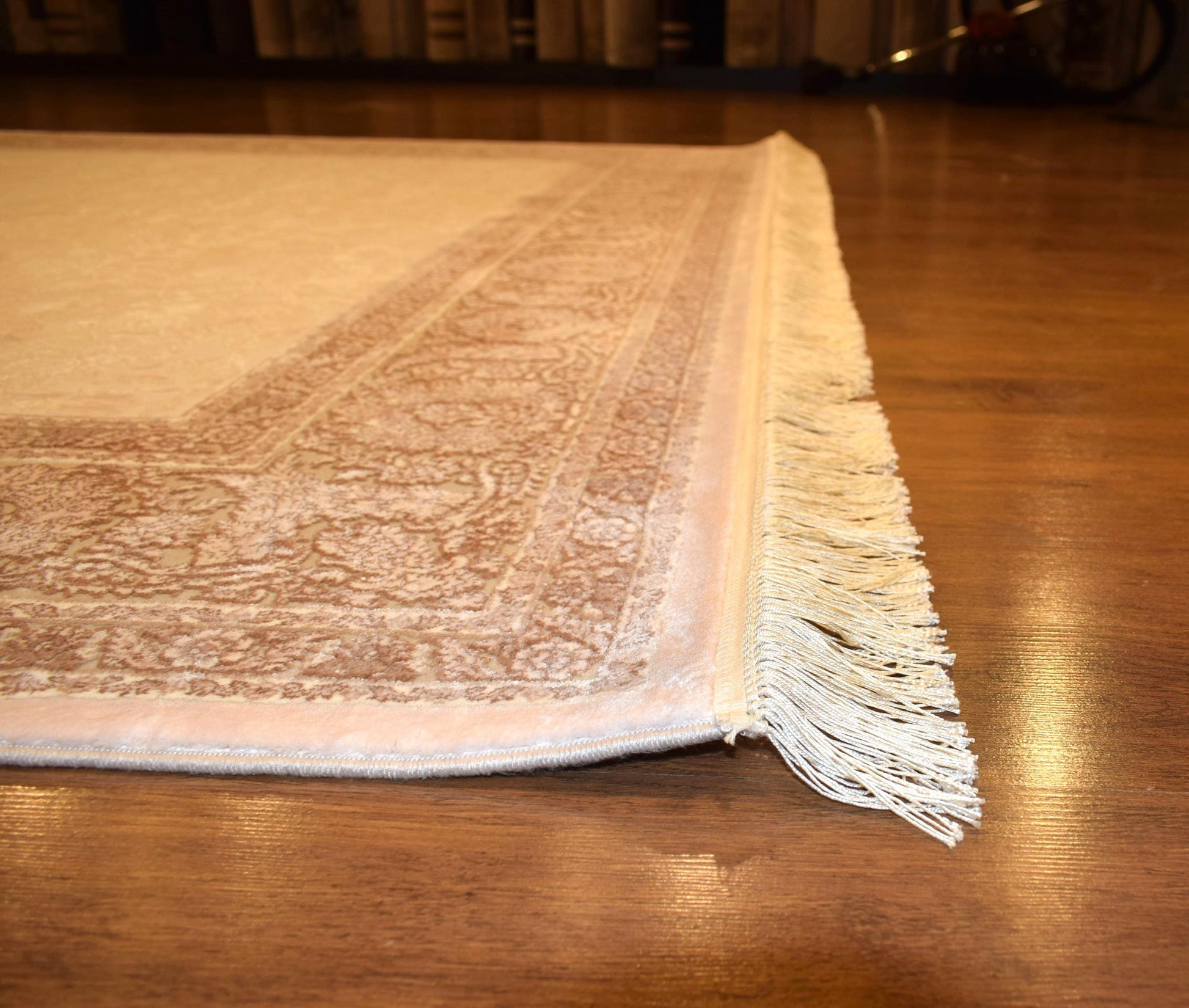 7x10 ft, Beige Classic border Rug: Beige Bamboo yarn carpet with fine fringes