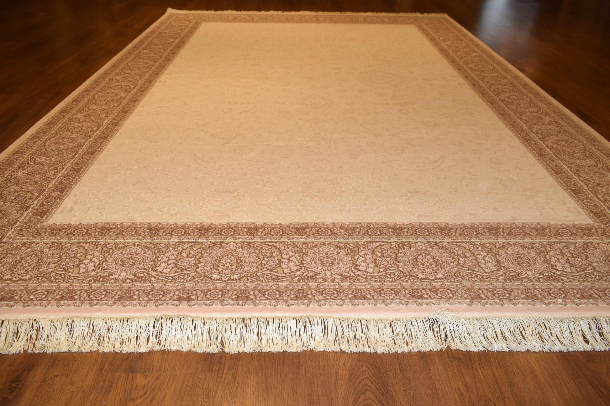 7x10 ft, Beige Classic border Rug: Beige Bamboo yarn carpet with fine fringes