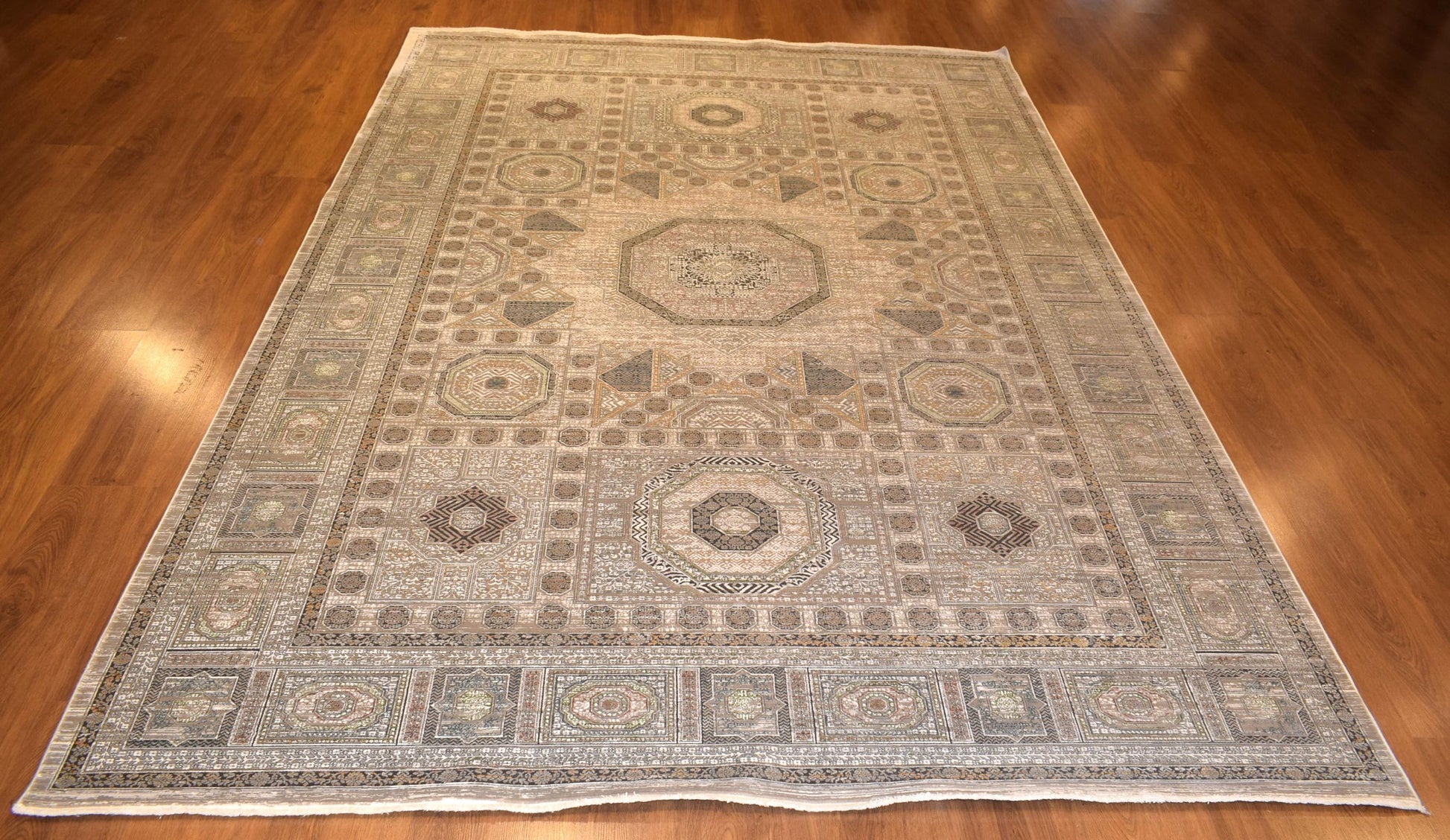 7x10 ft, Distressed Turkish Rug : Classic Bamboo carpet with fine Fringes