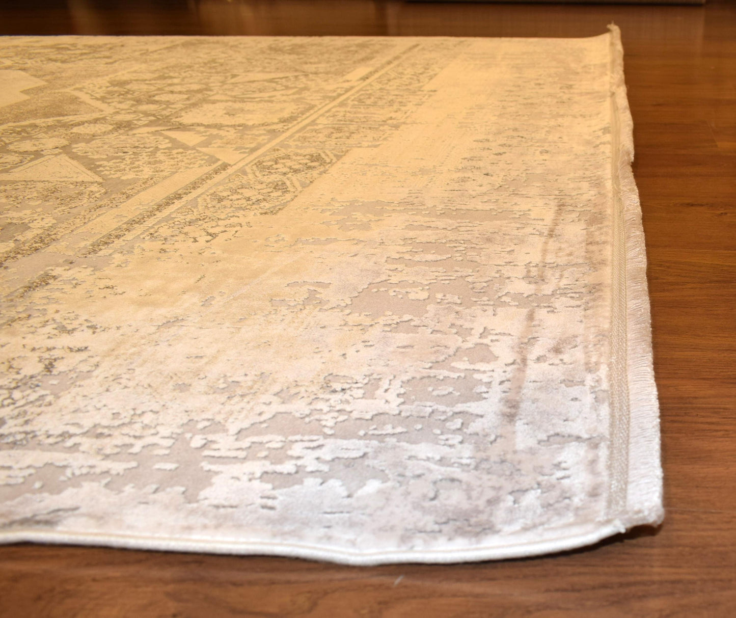 7x10 ft, Gray Classic Mamluk Rug made with Bamboo yarn with Fringes