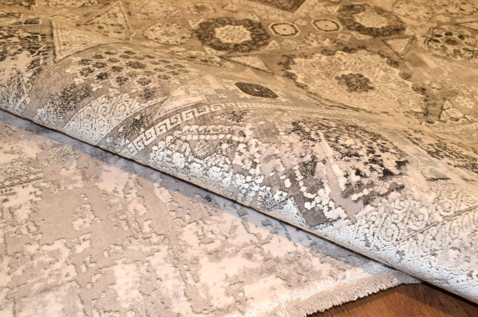 7x10 ft, Gray Classic Mamluk Rug made with Bamboo yarn with Fringes