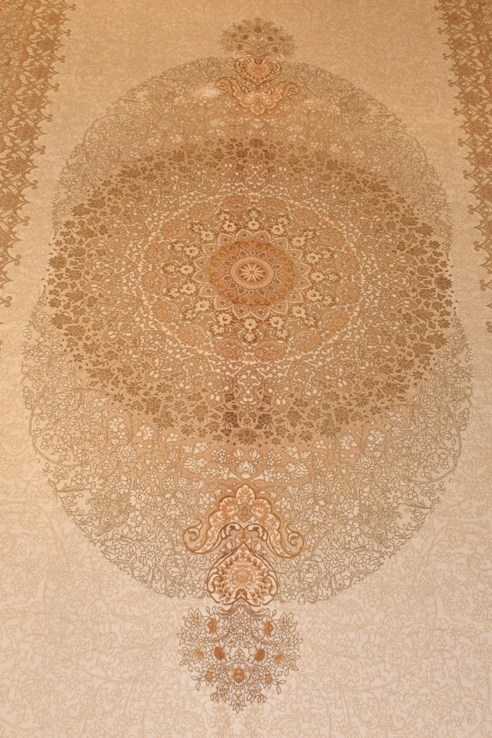 8x15 ft, Oversize Beige Classic Silk Medallion Rug: Fine quality rug with Fringes