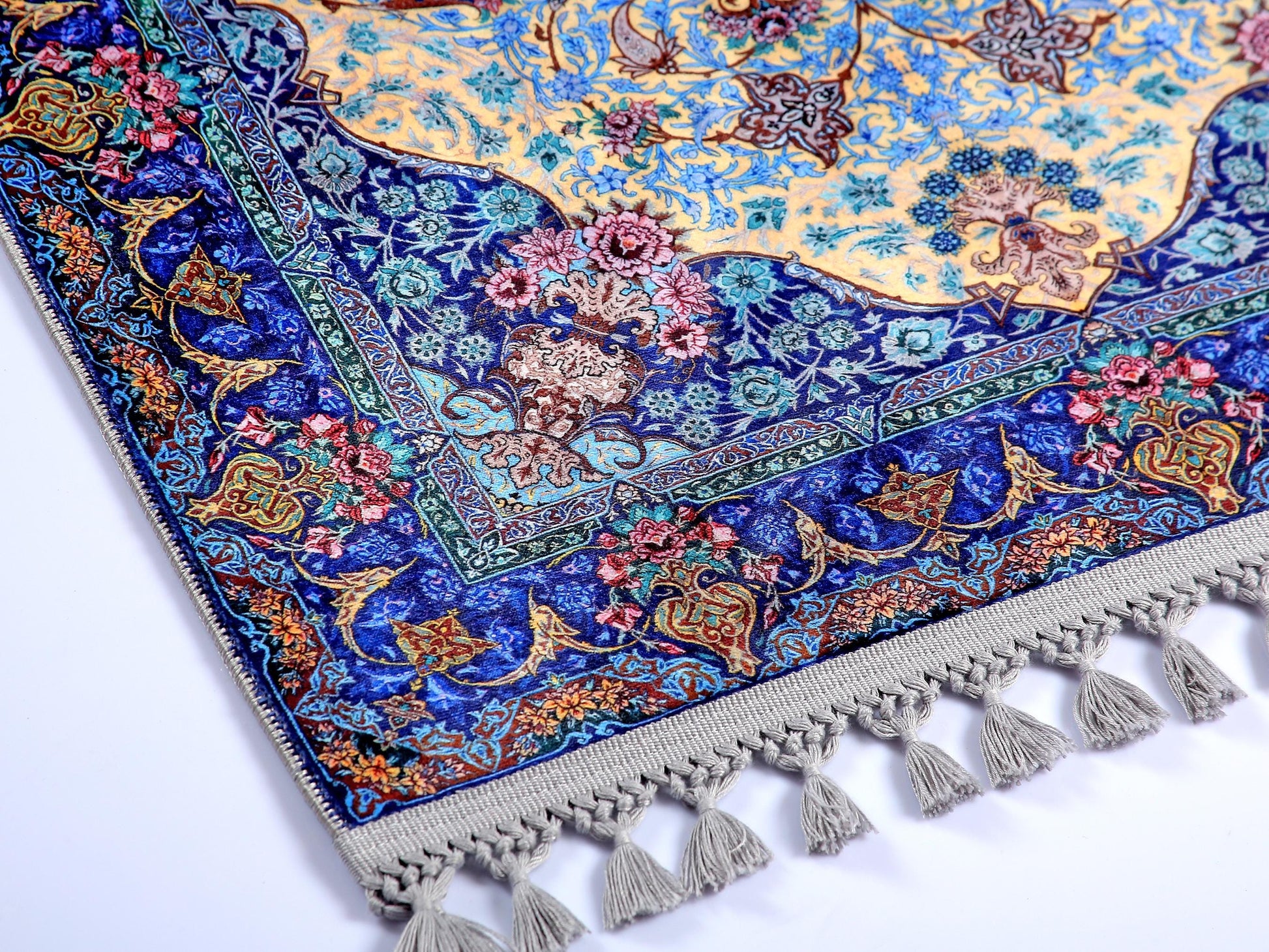 Turkish Prayer Rug, Traditional Ottoman Design Seccade