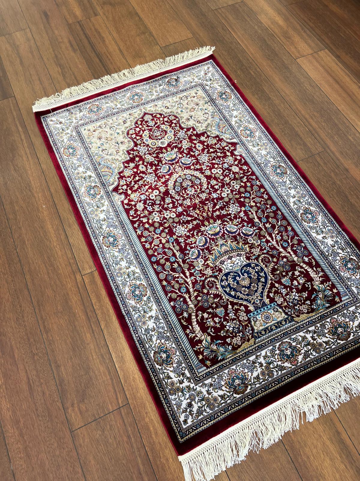 Bamboo Silk Prayer Rug: Soft Muslim Seccade with Silk Fringes