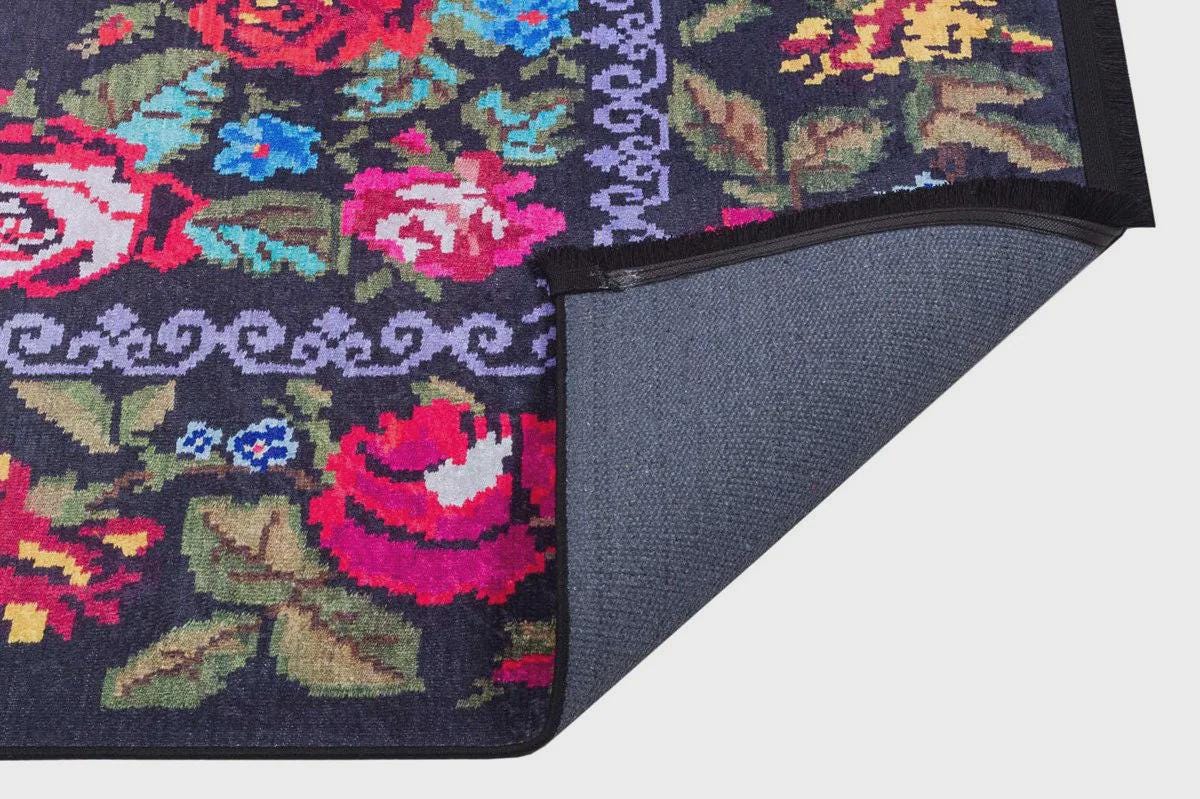 Black Karabagh Vintage Rug: Washable Floral Carpet with Tassels