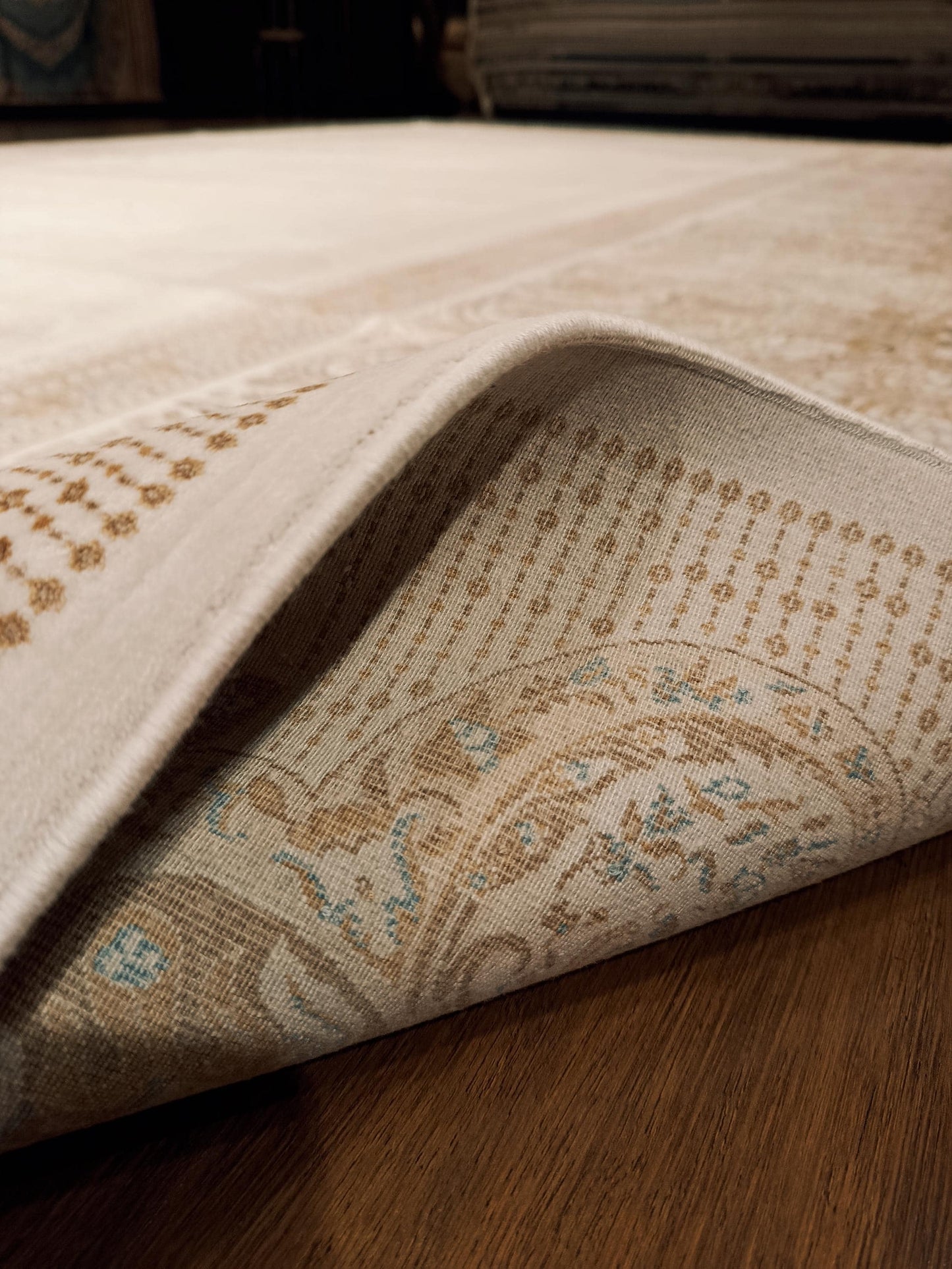 9x19 ft , Oversize Beige Classic Silk Rug with paisley desing on the border, fine fringes