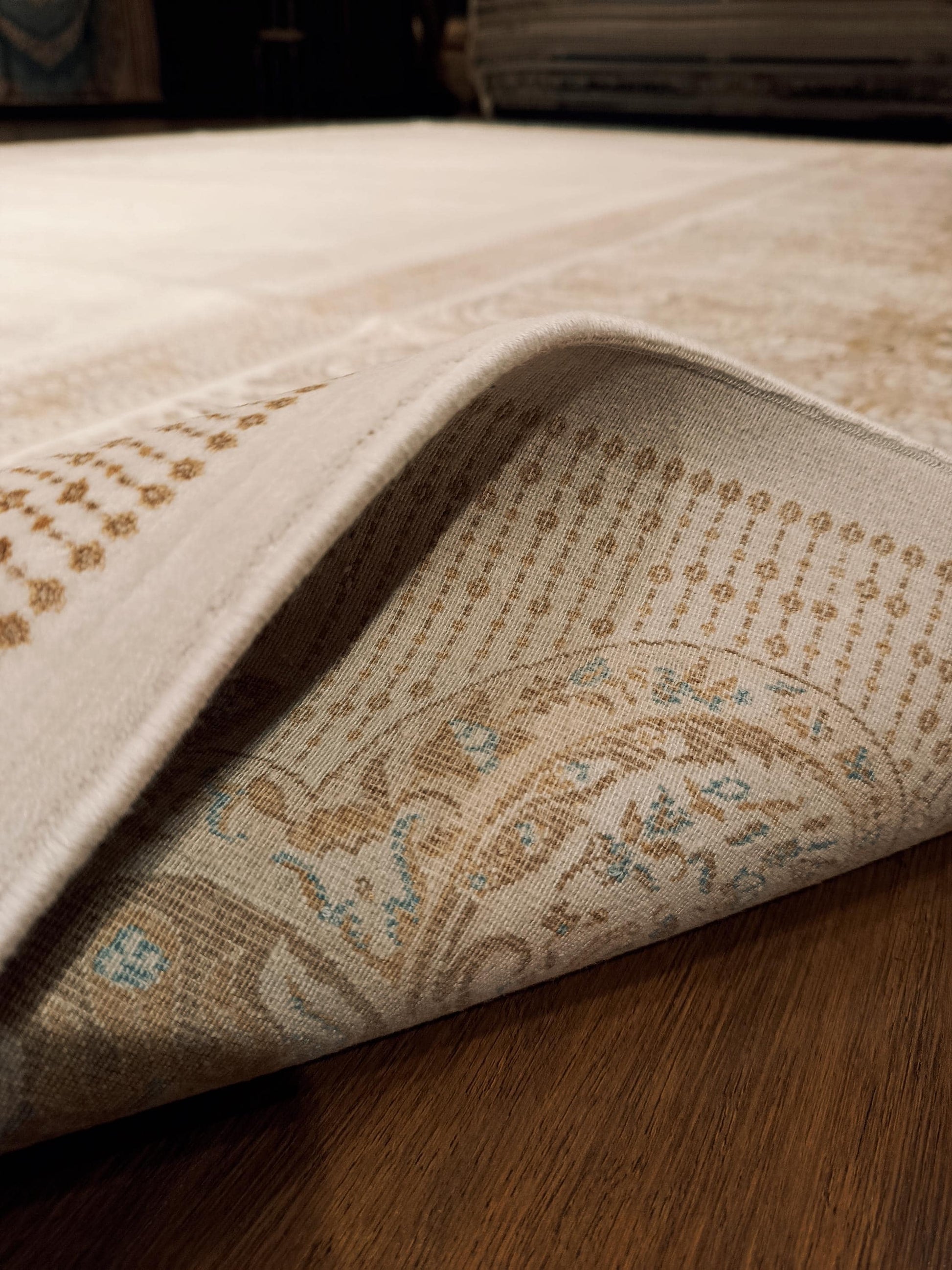9x19 ft , Oversize Beige Classic Silk Rug with paisley desing on the border, fine fringes