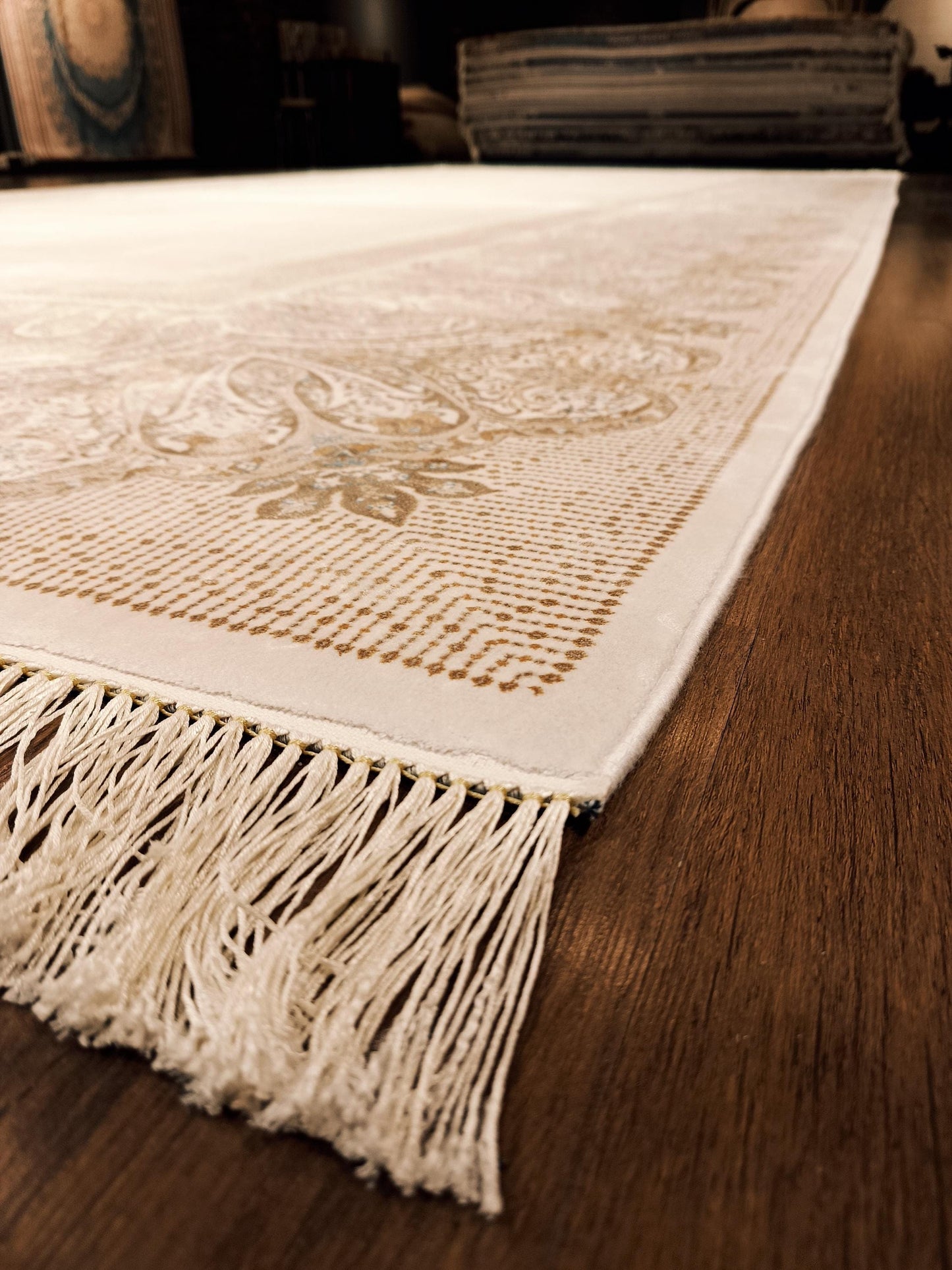 9x19 ft , Oversize Beige Classic Silk Rug with paisley desing on the border, fine fringes