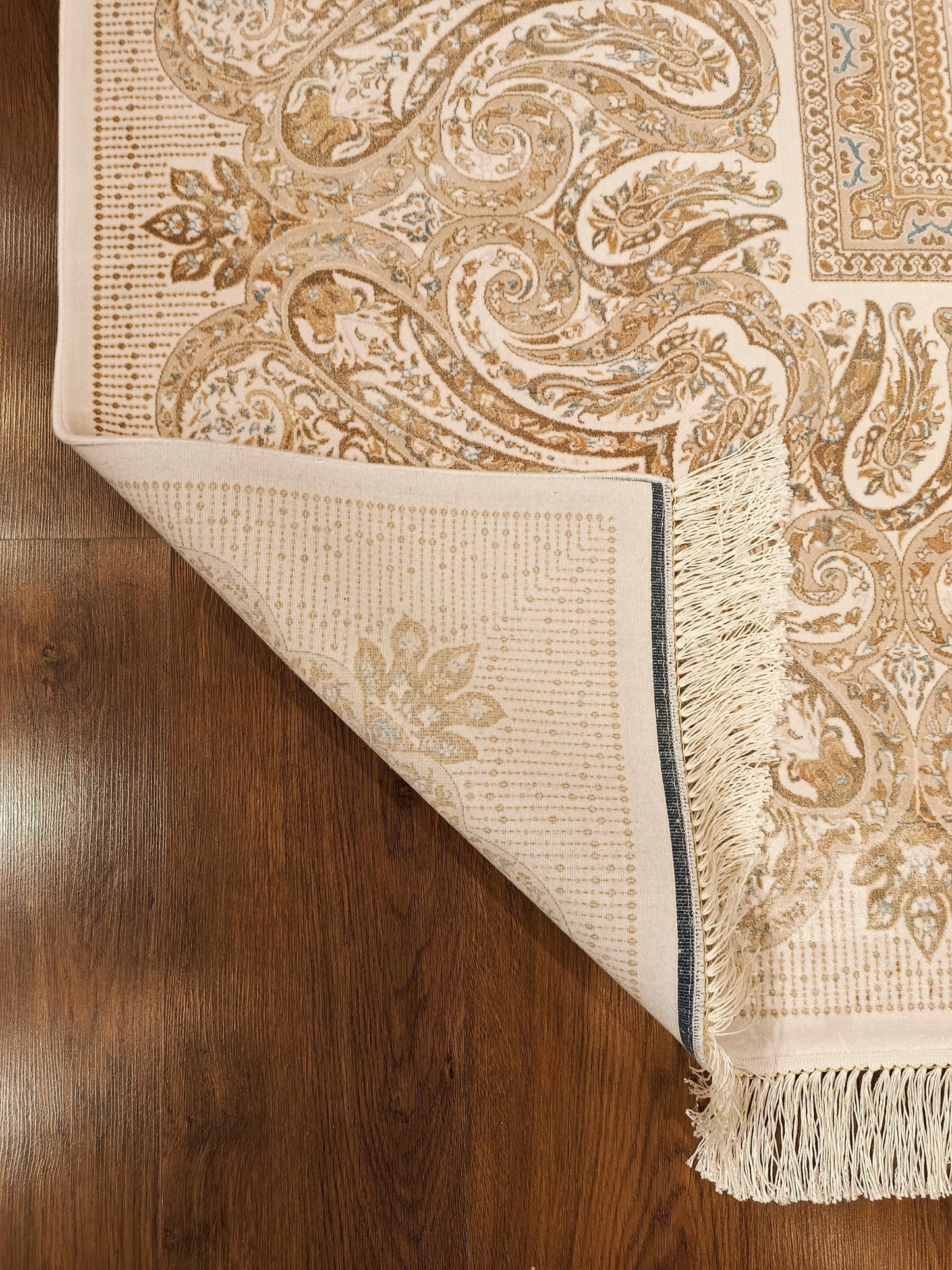 9x19 ft , Oversize Beige Classic Silk Rug with paisley desing on the border, fine fringes