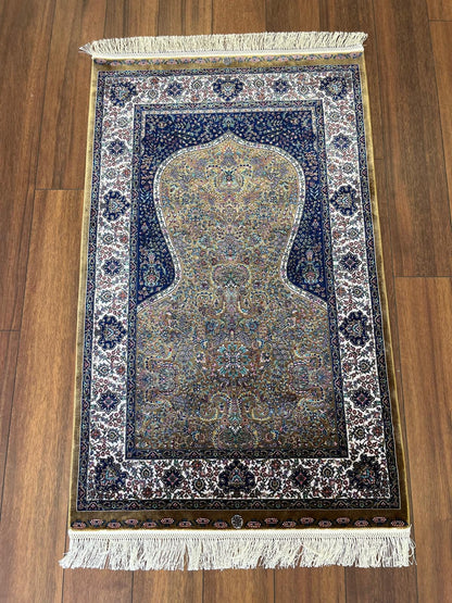 Bamboo Prayer Rug: Silk Fringes, Soft Muslim Carpet (80x125)