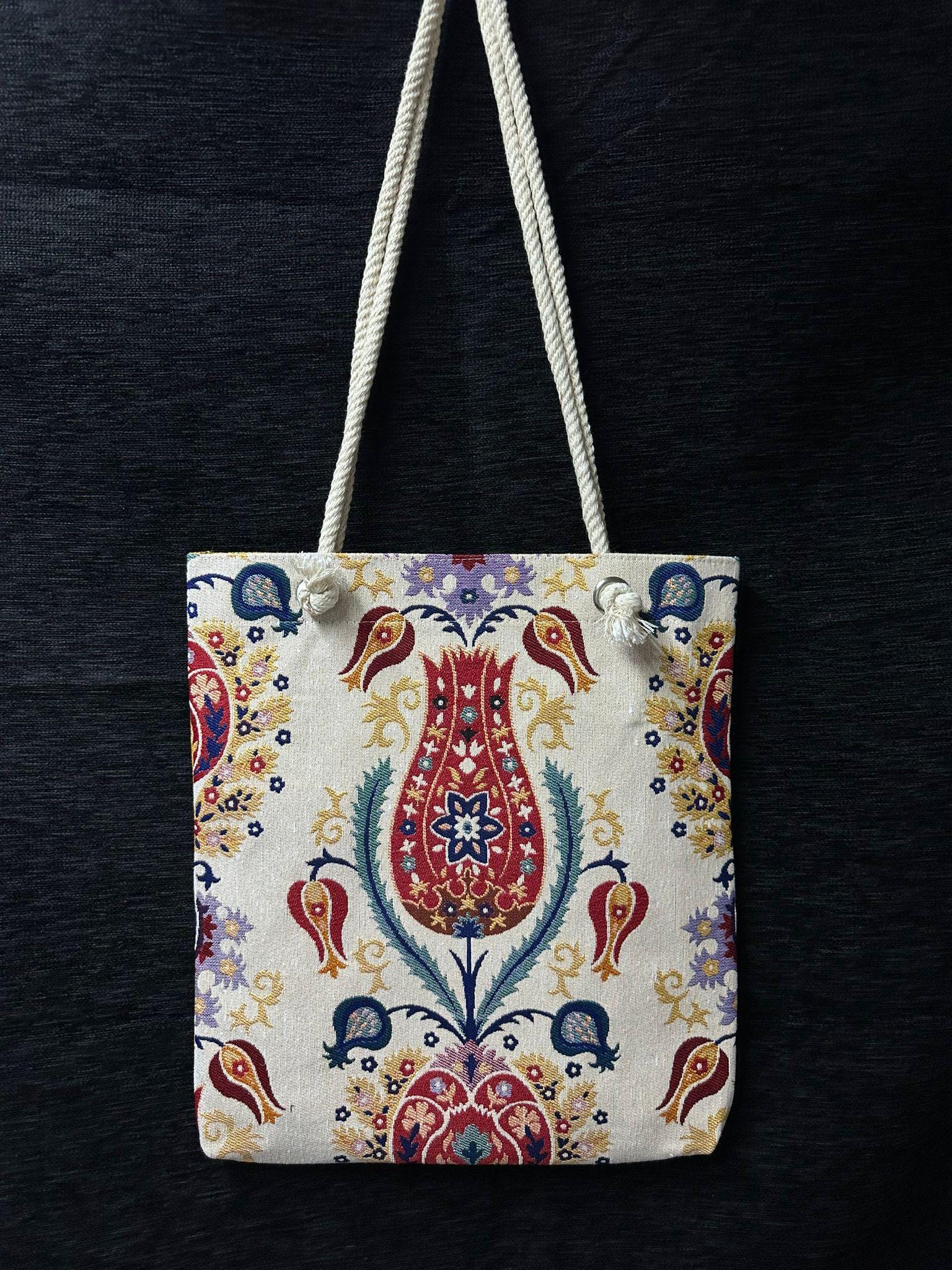 Handmade Tulip Design Shoulder Bag: Organic Cotton Blend