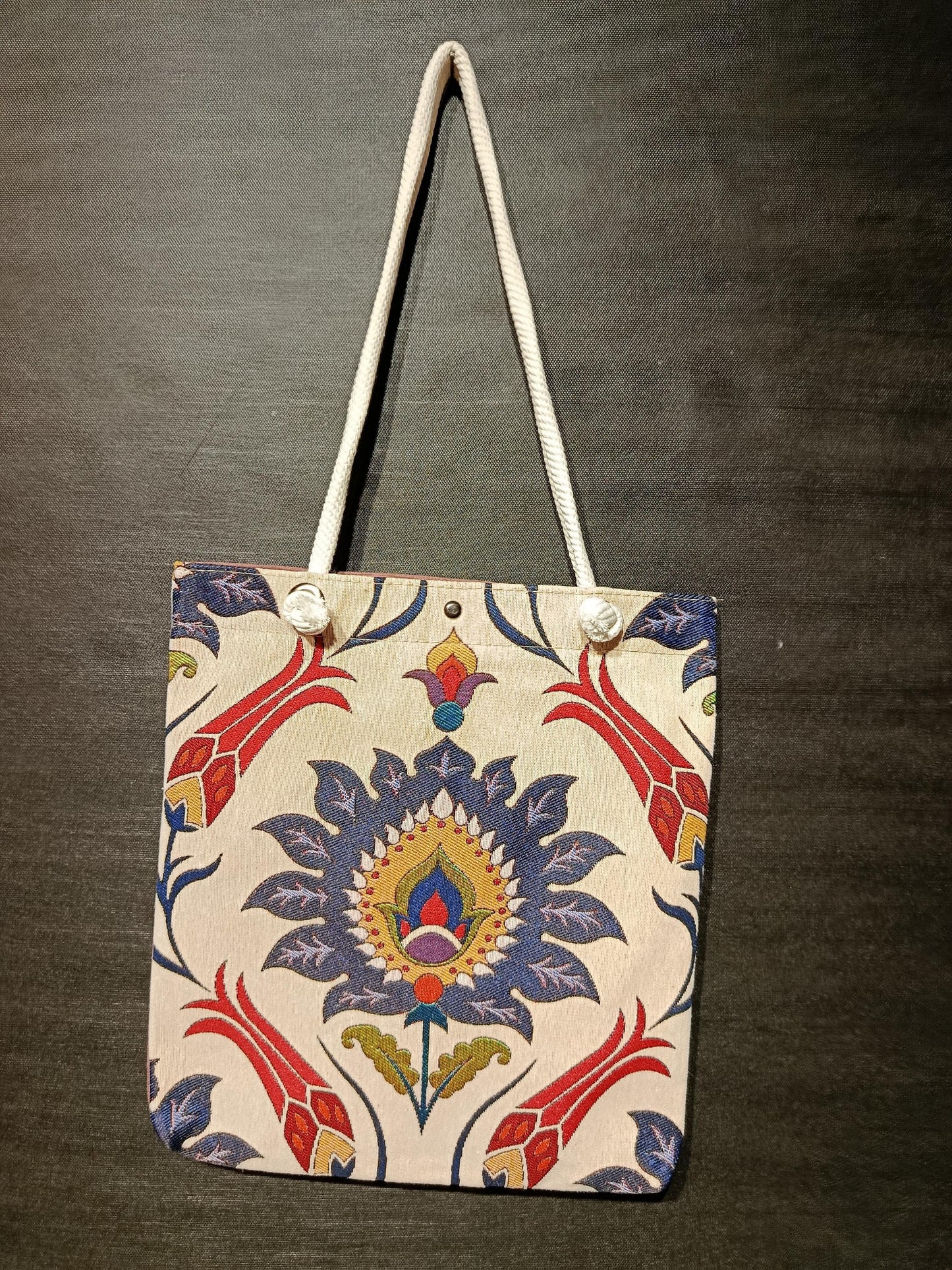Handmade Tulip Design Shoulder Bag: Organic Cotton Blend