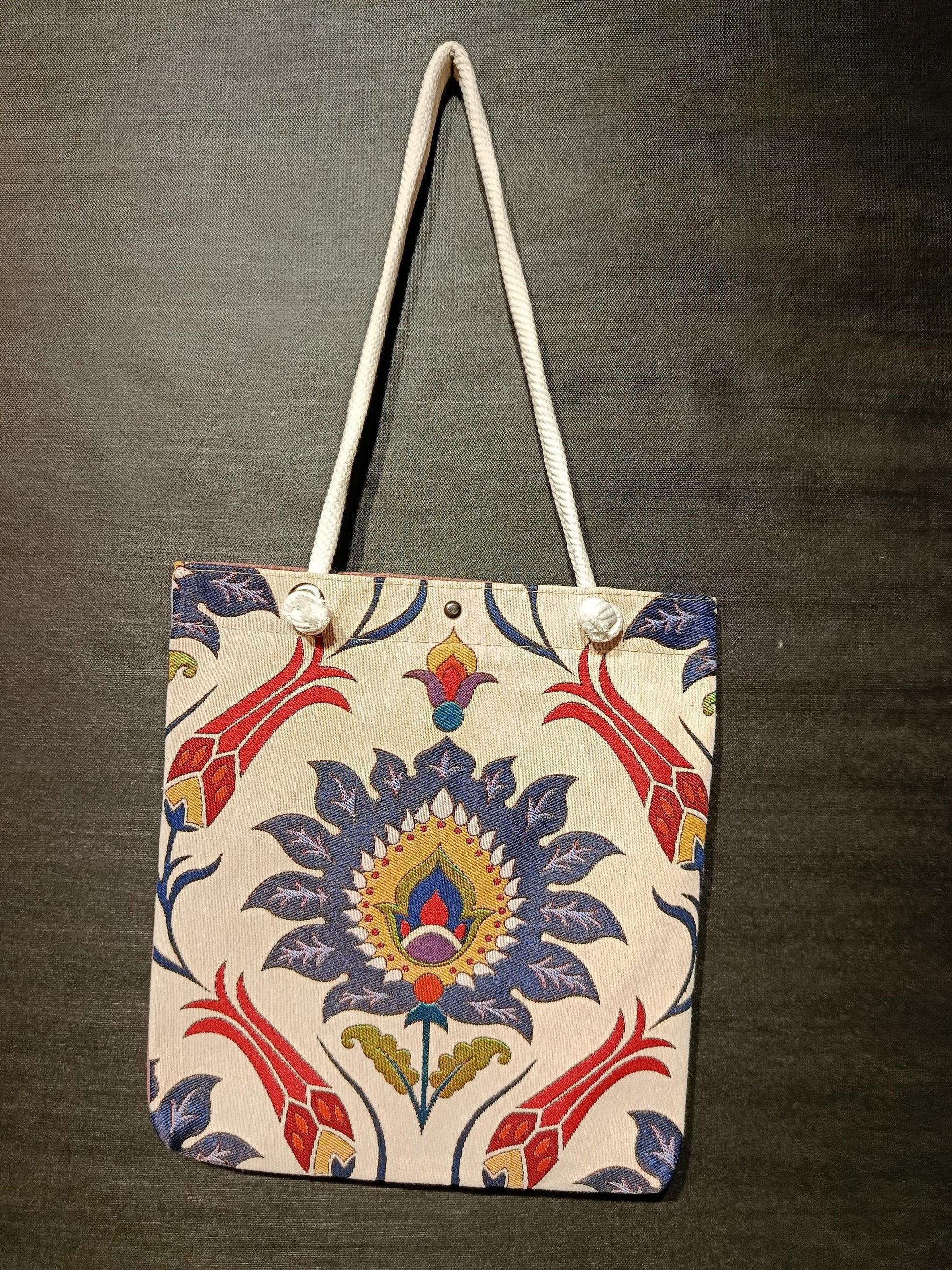 Handmade Tulip Design Shoulder Bag: Organic Cotton Blend